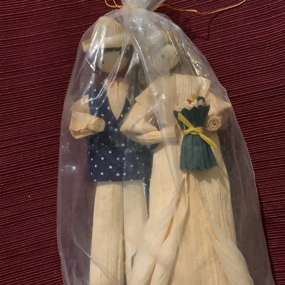 Vintage Handcrafted Corn Husk Bride and Groom Figurines.